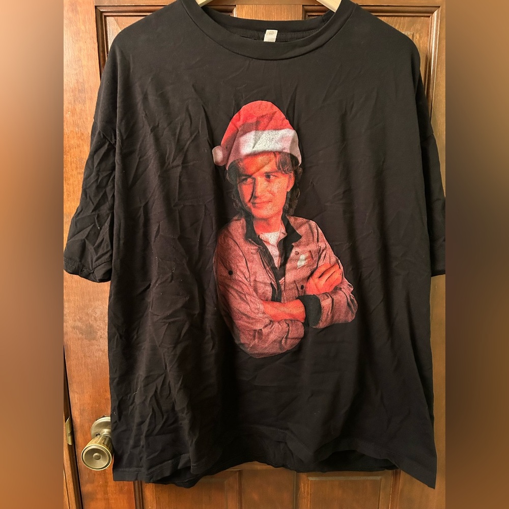 💜 CLEARANCE Steve Harrington Stranger Things Christmas graphic tee. Size 3XL.